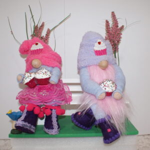 Gnome -   Couple on bench
